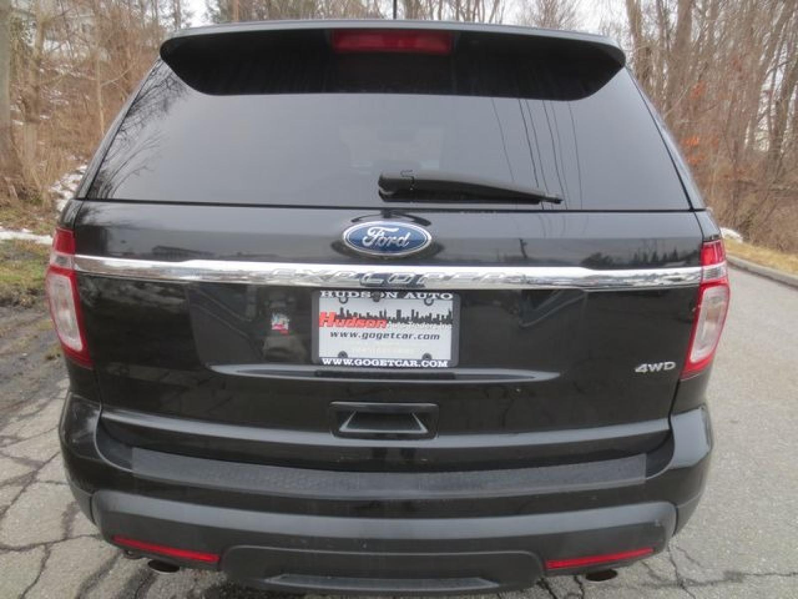 2014 Black /Gray Ford Explorer (1FM5K8B82EG) with an 3.5L V6 DOHC 24V engine, Automatic transmission, located at 270 US Route 6, Mahopac, NY, 10541, (845) 621-0895, 41.349022, -73.755280 - Photo #5